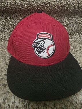 New Era St. Louis Cardinald Red/Black with Embroidered Baseball Character. 7 1/2
